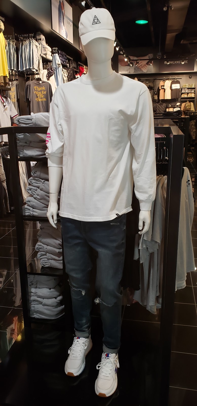 WLKN | 17600 Yonge St, Newmarket, ON L3Y 4Z1, Canada | Phone: (905) 836-8989