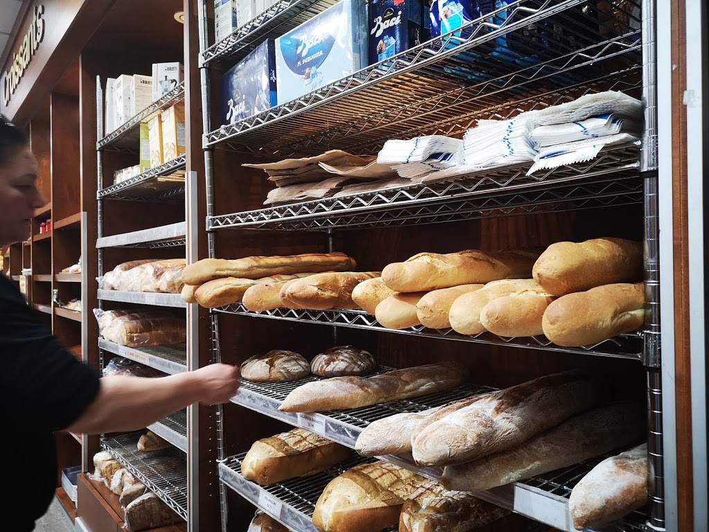 La Novita Bakery | 25 John St, Mississauga, ON L5A 1Y5, Canada | Phone: (905) 279-7557