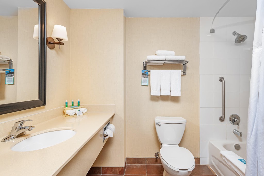 Holiday Inn Express & Suites Clarington - Bowmanville | 37 Spicer Square, Bowmanville, ON L1C 5M2, Canada | Phone: (905) 697-8089