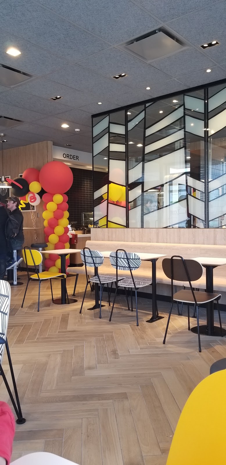 McDonalds | 6004 Country Hills Blvd NE, Calgary, AB T3N 1A8, Canada | Phone: (587) 623-1043