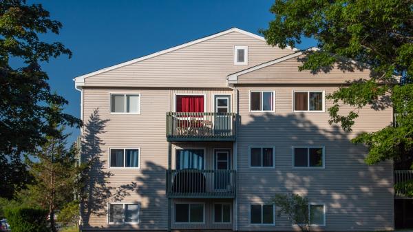 Hillcrest Apartments | 148 Rutledge St, Bedford, NS B4A 1X6, Canada | Phone: (833) 869-0045