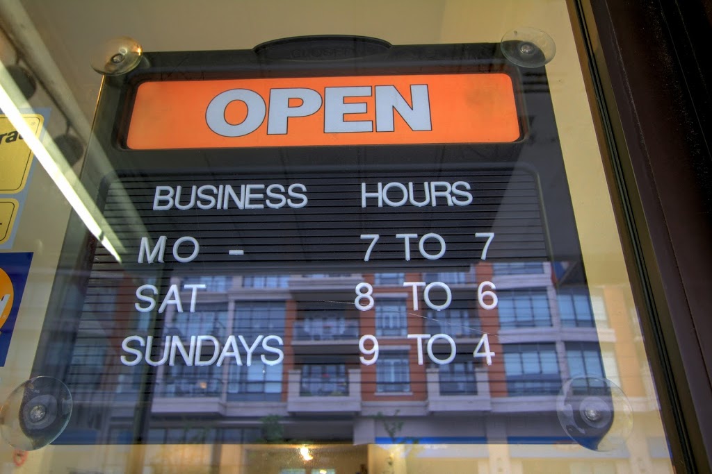 Young Cleaners | 1728 Avenue Rd, North York, ON M5M 3Y6, Canada | Phone: (416) 782-8000