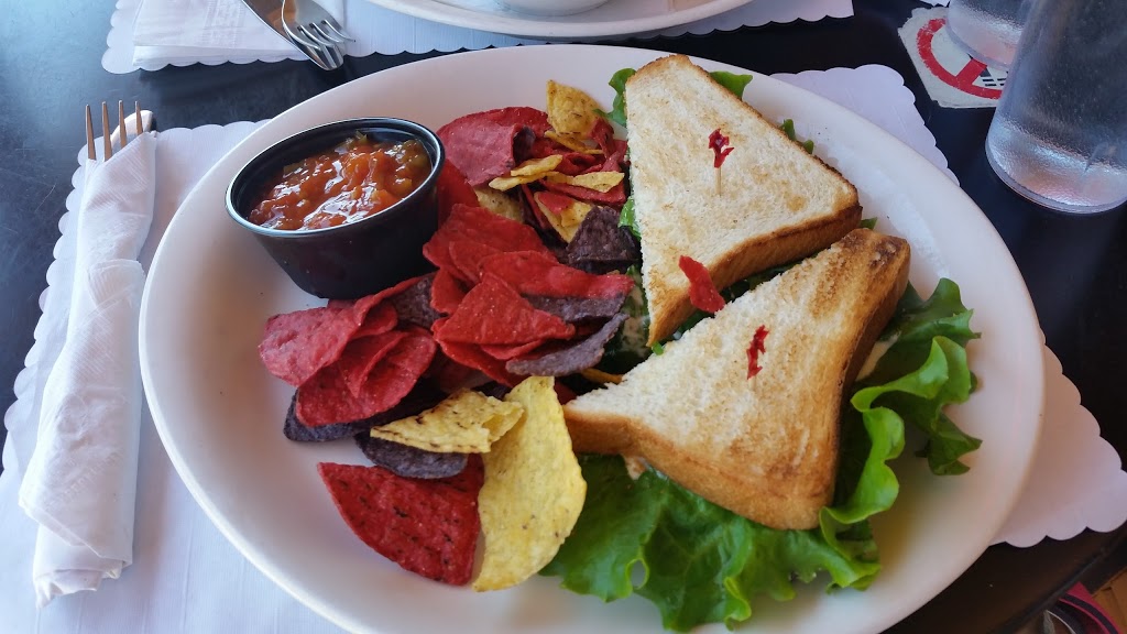 Suzys Cafe | 196 Esplanade, Harrison Hot Springs, BC V0M 1K0, Canada | Phone: (604) 491-1101