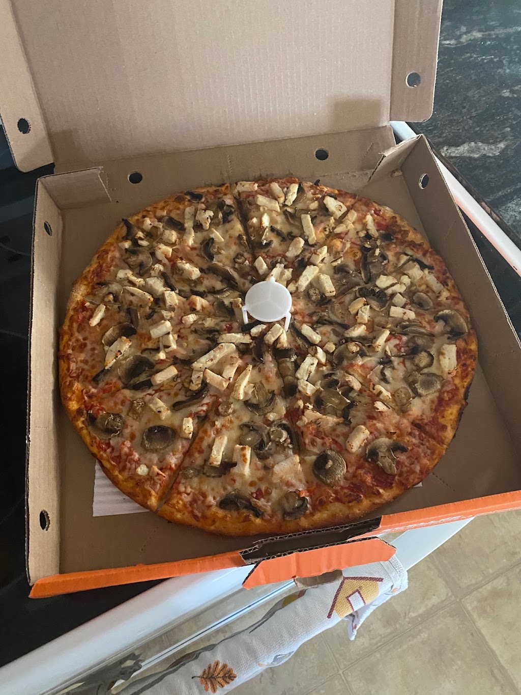 Pizza Pizza | 2230 McPhillips St, Winnipeg, MB R2V 3C8, Canada | Phone: (204) 957-1111