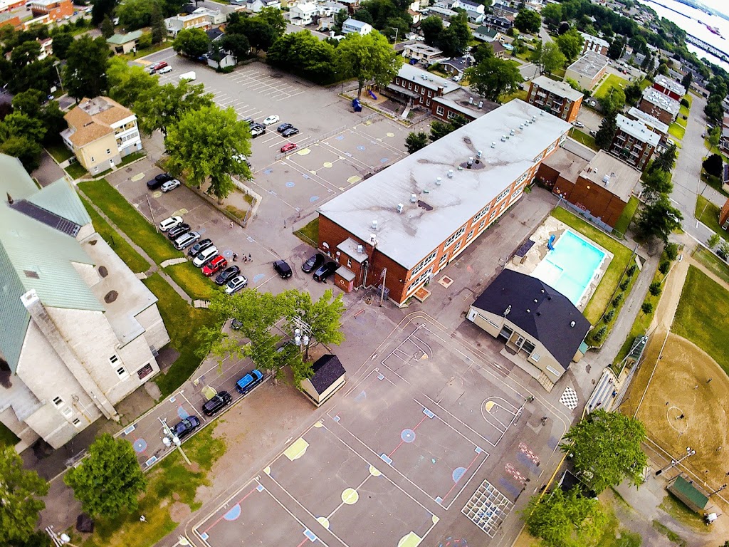 École Charles-Rodrigue | 5485 Rue Saint-Georges, Lévis, QC G6V 4M7, Canada | Phone: (418) 838-8571