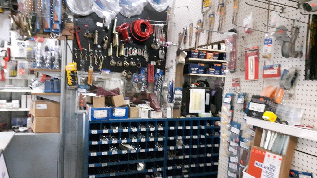 Tracteur 125 | 2115 QC-125, Sainte-Julienne, QC J0K 2T0, Canada | Phone: (450) 831-8448