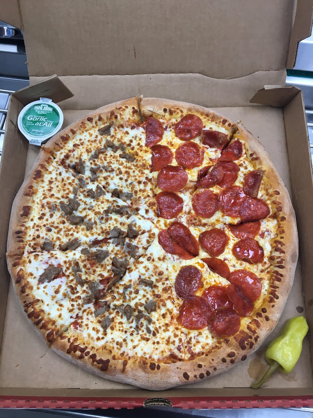 Papa Johns Pizza | 675 Bd du Curé-Labelle, Sainte-Rose, QC H7L 5R7, Canada | Phone: (450) 622-4242