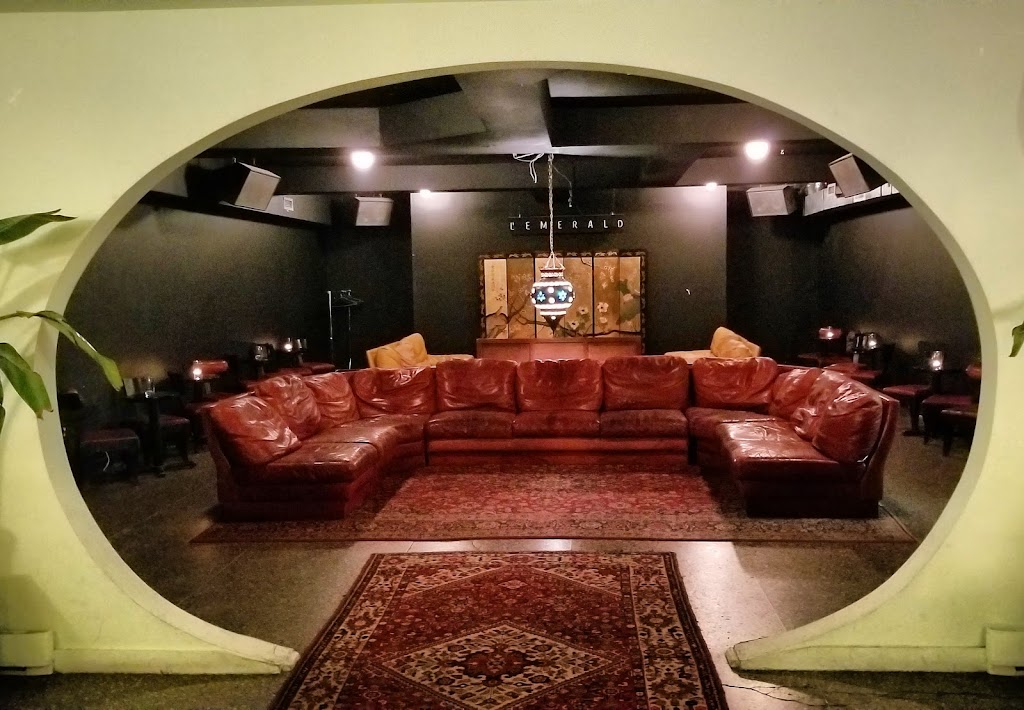 Hotel Emerald | 5295 Av du Parc, Montréal, QC H2V 4G9, Canada | Phone: (514) 272-9779