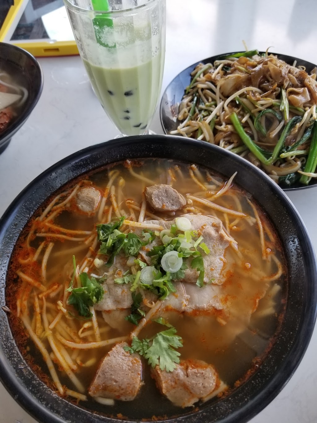 Deluxe Noodle House | 19255 Fraser Hwy #108, Surrey, BC V3R 7C9, Canada | Phone: (604) 427-3828