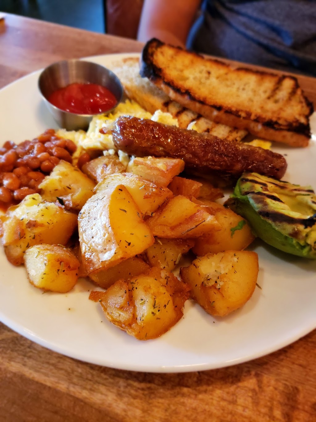 Earls Kitchen + Bar | 11830 Jasper Ave, Edmonton, AB T5K 0N7, Canada | Phone: (780) 488-6582