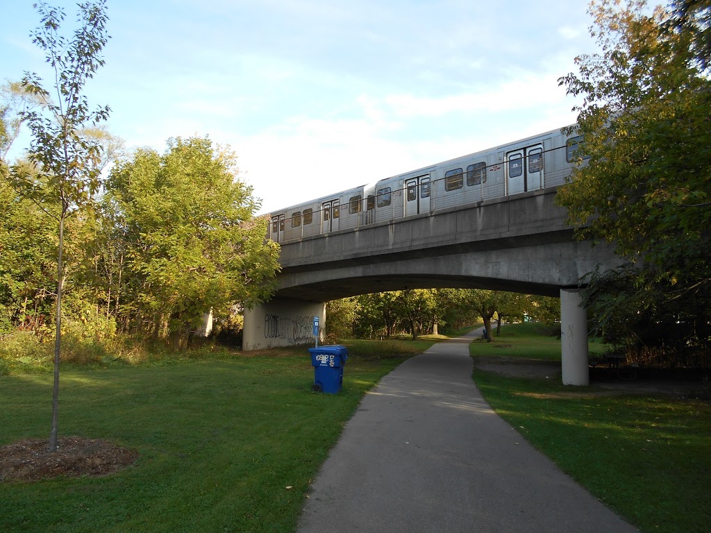 Tom Riley Park | 3216 Bloor St W, Etobicoke, ON M8X 1Z4, Canada | Phone: (416) 338-4386