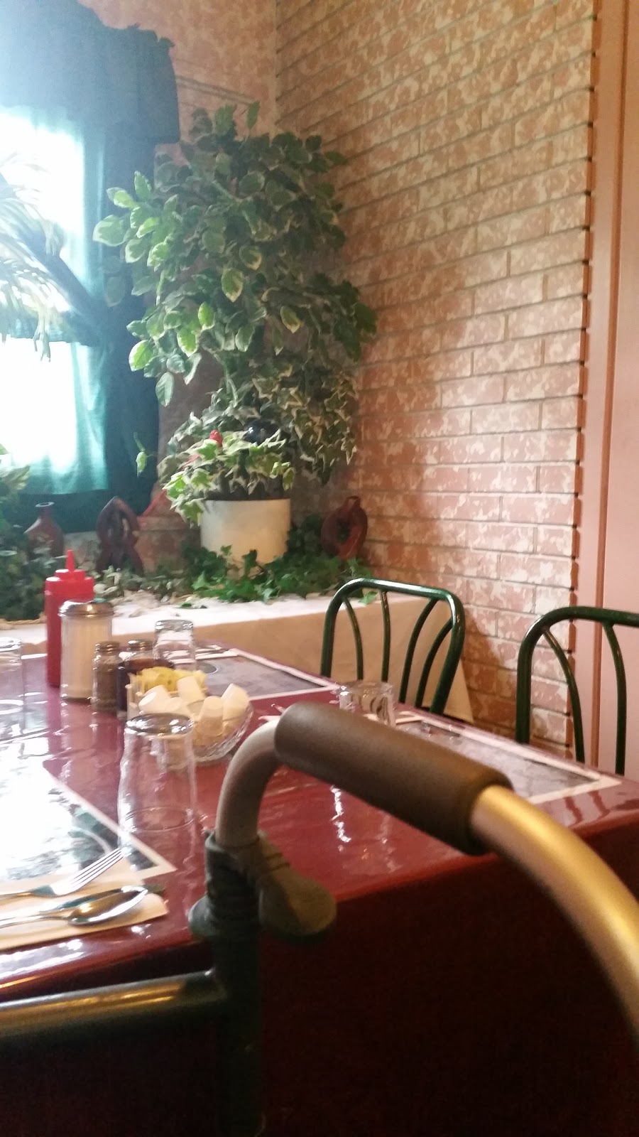 TTs Return Restaurant | 304 Main St, Manitou, MB R0G 1G0, Canada | Phone: (204) 242-2830