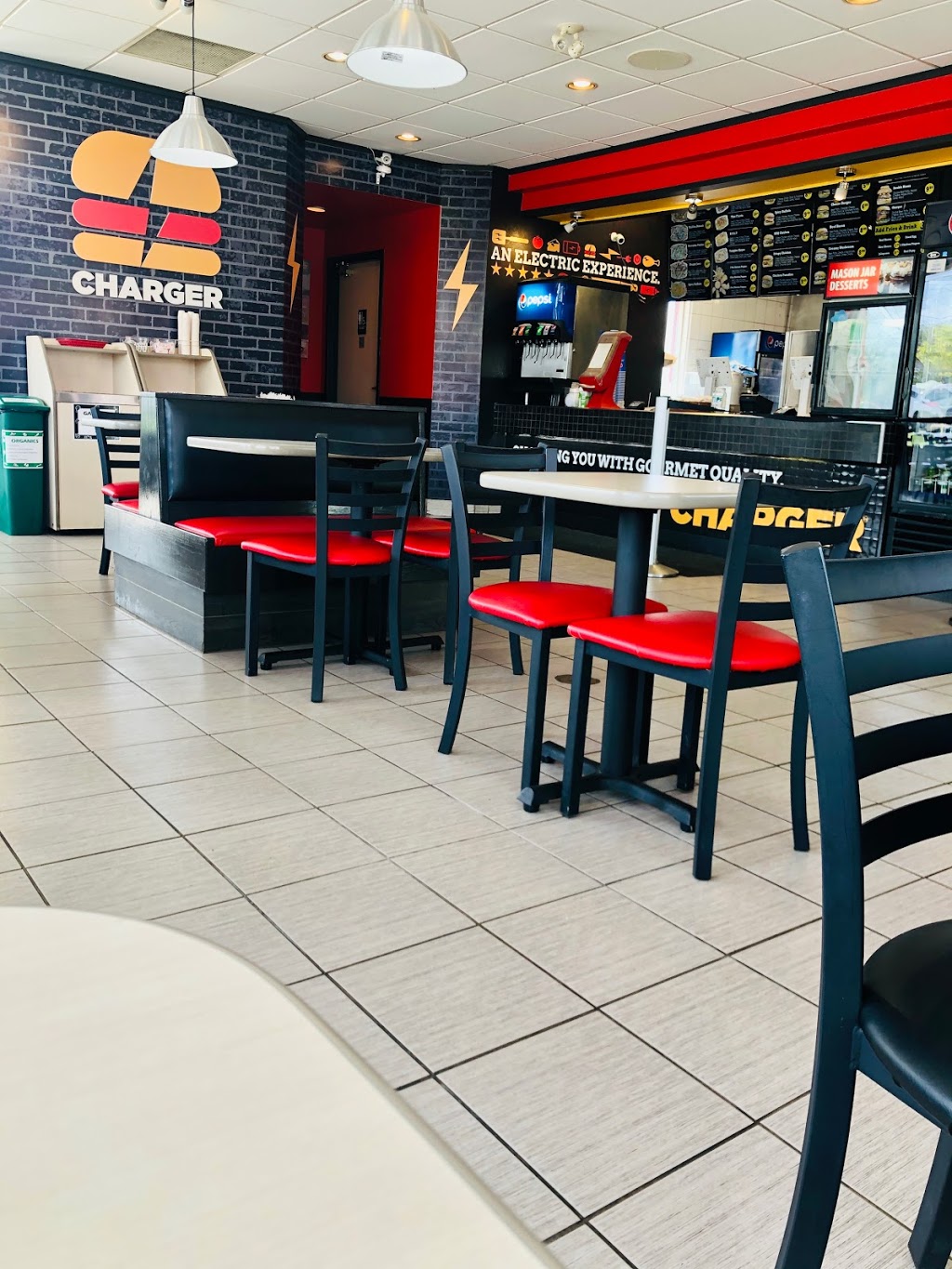 Charger Gourmet Burger & poutine | 392 Pleasant St, Dartmouth, NS B2Y 3S5, Canada | Phone: (902) 469-6749