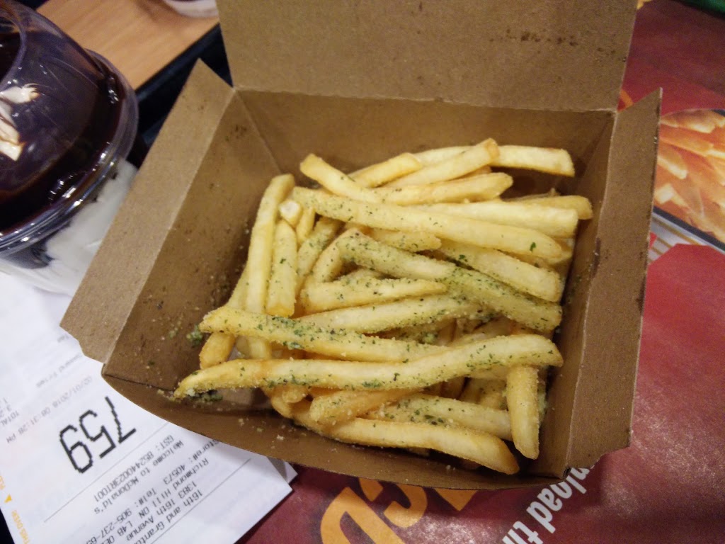 McDonalds | 1383 16th Ave, Richmond Hill, ON L4B 0E2, Canada | Phone: (905) 237-6571