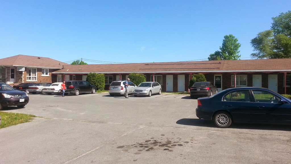 Welcome Traveller Motel | 3100 Princess St, Kingston, ON K7P 0K6, Canada | Phone: (613) 389-2928