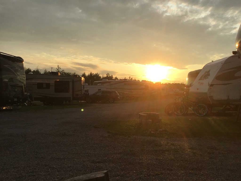 Camping in Quebec City | 2050 Route de lAéroport, Québec, QC G2G 0A3, Canada | Phone: (418) 871-1574