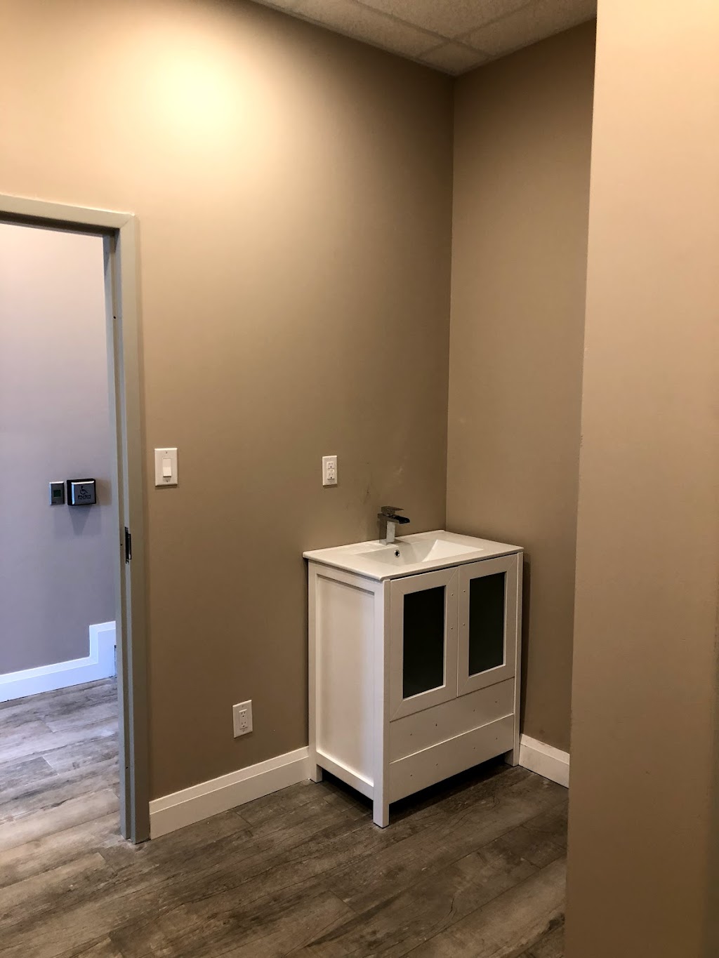 BRU Commercial Construction | 71 Marycroft Ave #11, Woodbridge, ON L4L 5Y6, Canada | Phone: (647) 493-1838