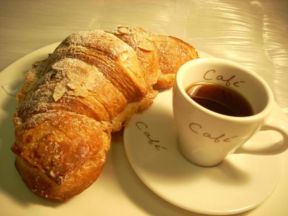 Café Boulangerie du Village | 678 Chemin de Ste Anne des Lacs, Sainte-Anne-des-Lacs, QC J0R 1B0, Canada | Phone: (450) 643-0317