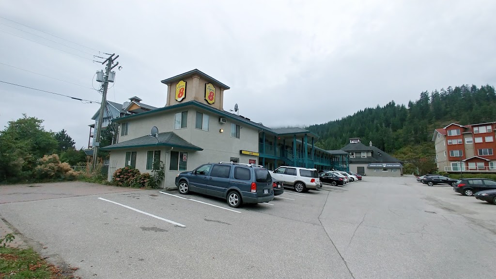 Super 8 Hotel and Motel Sicamous | 1120 Riverside Ave, Sicamous, BC V0E 2V1, Canada | Phone: (250) 836-4988