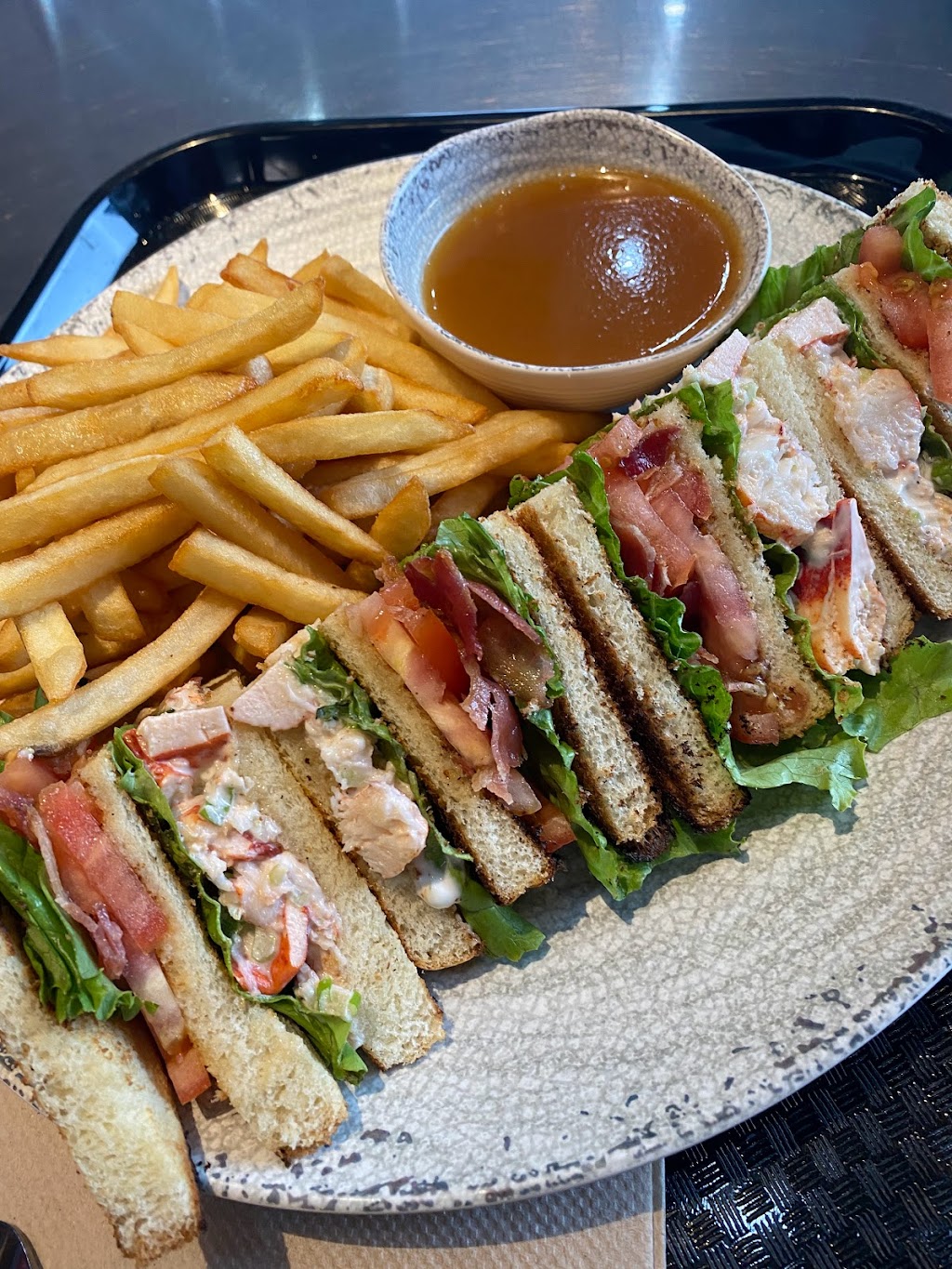 Express St-Hubert | 1780 Rue des Mélèzes, Dolbeau-Mistassini, QC G8L 3M8, Canada | Phone: (418) 979-1334