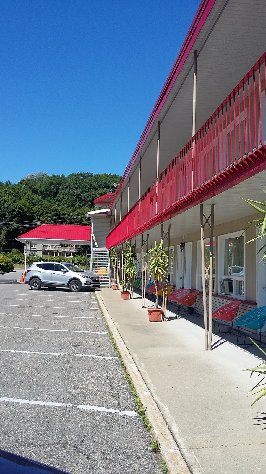 Hotel-Motel Le Régent | 3806 Boulevard Sainte-Anne, Québec, QC G1E 3M3, Canada | Phone: (418) 663-1608