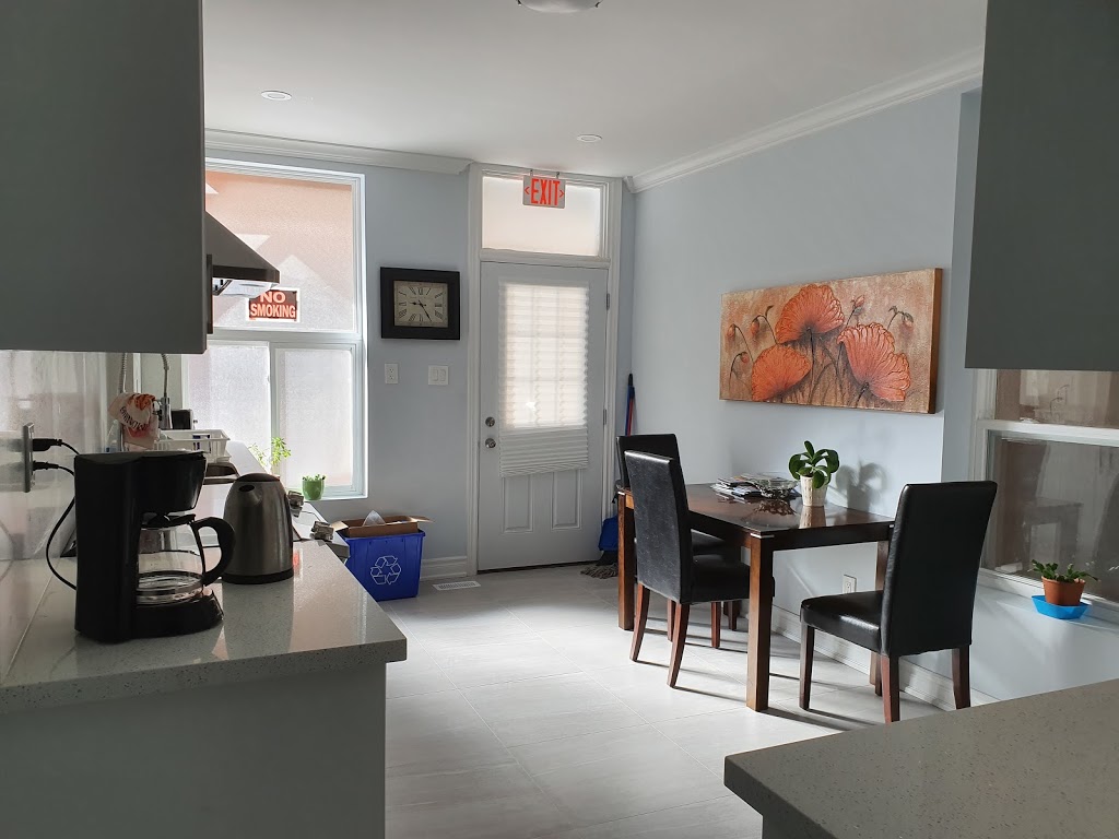 Jacks Guesthouse | 23 McGill St, Toronto, ON M5G 1H3, Canada | Phone: (416) 616-9253
