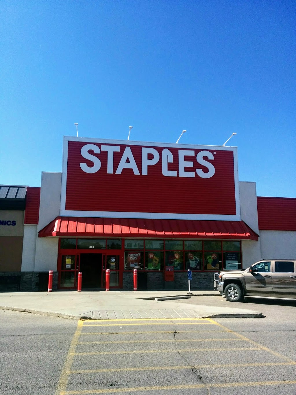 Staples Airdrie | 505 Main St S, Airdrie, AB T4B 3K3, Canada | Phone: (403) 948-8558