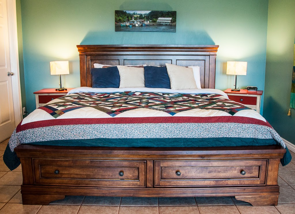 The Artisans Suite | 3923 Main St, Hopewell Cape, NB E4H 3J2, Canada | Phone: (506) 734-2046