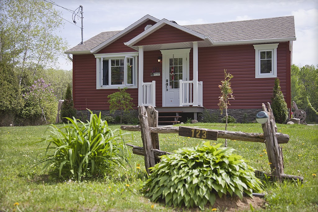 Chalet Bord de Leau | 123 Rang Saint François, Saint-Louis-de-Blandford, QC G0Z 1B0, Canada | Phone: (819) 352-2050