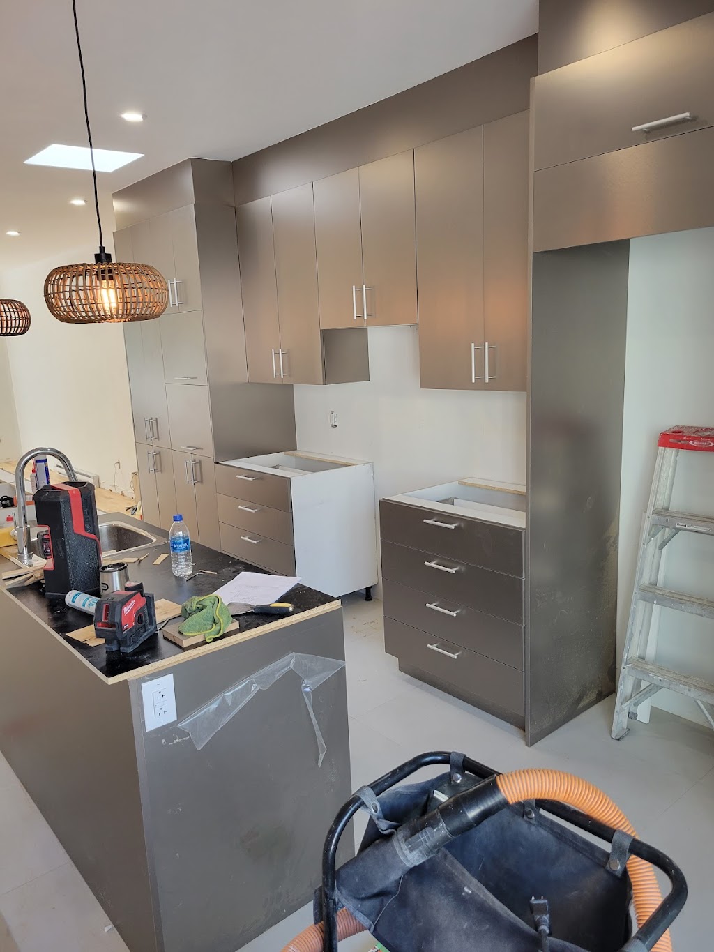 Decocina Çabinets sur mesure | 3305 Av. de la Gare #110, Mascouche, QC J7K 0X7, Canada | Phone: (514) 926-8556