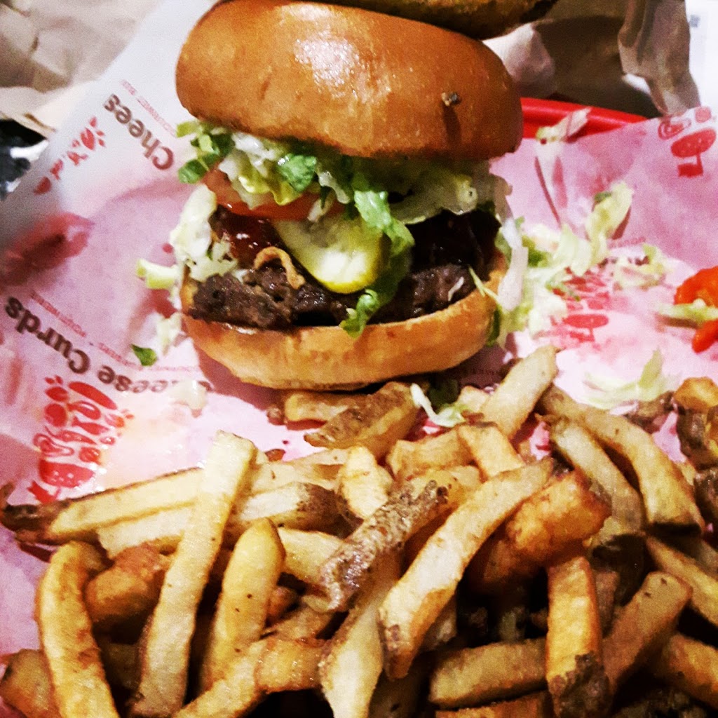 Cheese Curds Gourmet Burgers + Poutinerie | 380 Pleasant St, Dartmouth, NS B2Y 3S5, Canada | Phone: (902) 444-3446