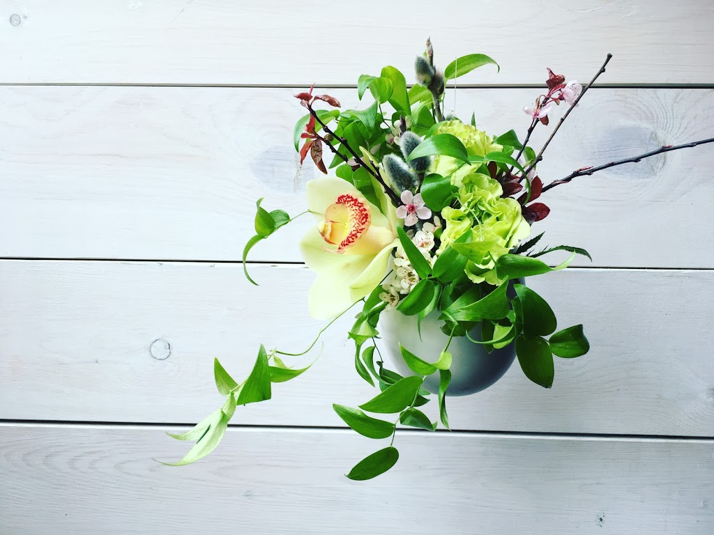 Seaberry Garden & Flower | 5325 Cordova Bay Rd, Victoria, BC V8Y 1R1, Canada | Phone: (250) 590-3777