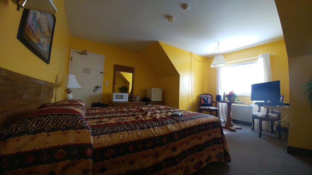 Brant Hill Inn | 30 John St, Port Dover, ON N0A 1N7, Canada | Phone: (519) 583-1501