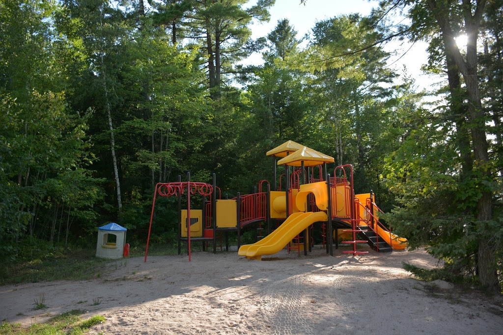 Pineaires Resort | 54 Fire Rte 32, Buckhorn, ON K0L 1J0, Canada | Phone: (705) 657-8094