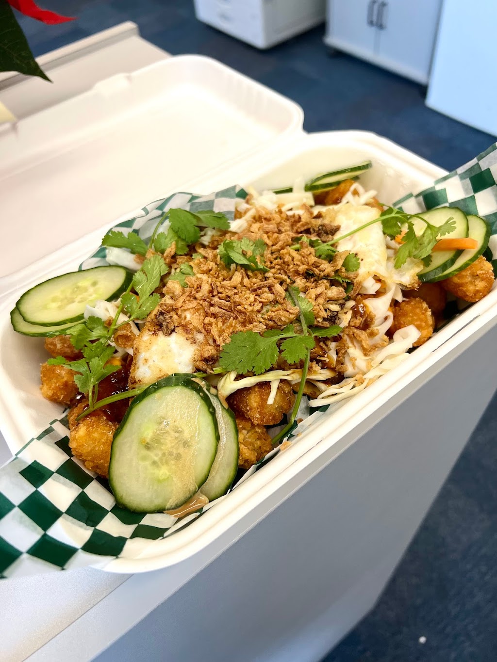 Henrys Hip Eats | 1507 Powell St, Vancouver, BC V5L 5C3, Canada | Phone: (778) 898-3565