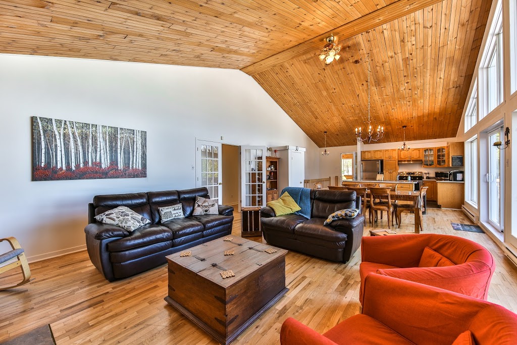 Chalet Aleximontois | 245 Boulevard Alexandre, Saint-Alexis-des-Monts, QC J0K 1V0, Canada | Phone: (514) 295-7843
