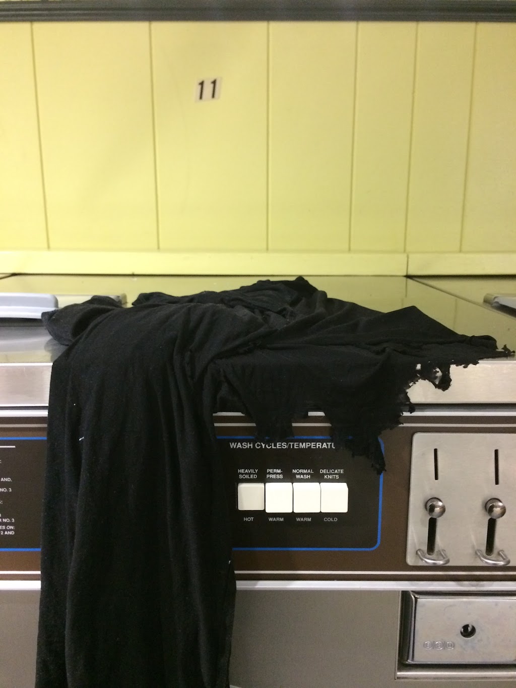 Oaksville Laundromat | 3099 Oak St, Vancouver, BC V6H 2K8, Canada | Phone: (604) 734-9274