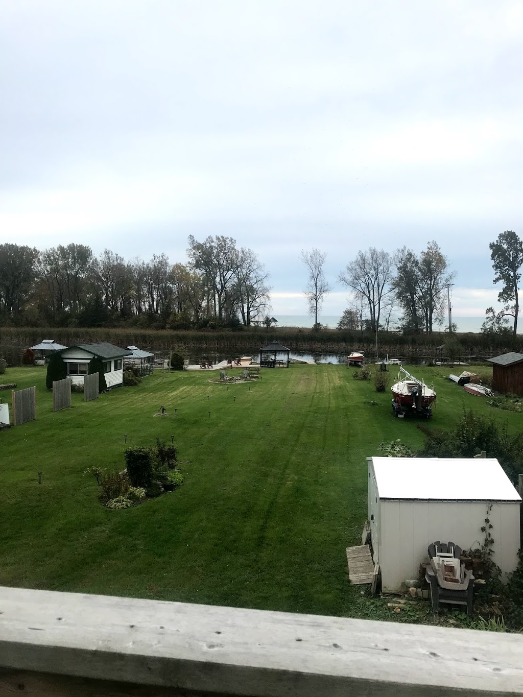 Hadovka Lakeside B&B | 173 Wellington Main St, Wellington, ON K0K 3L0, Canada | Phone: (613) 707-3046