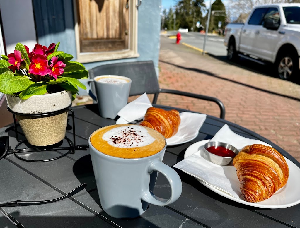 Courtyard Coffee | 673 Memorial Ave, Qualicum Beach, BC V9K 1T1, Canada | Phone: (250) 752-4152