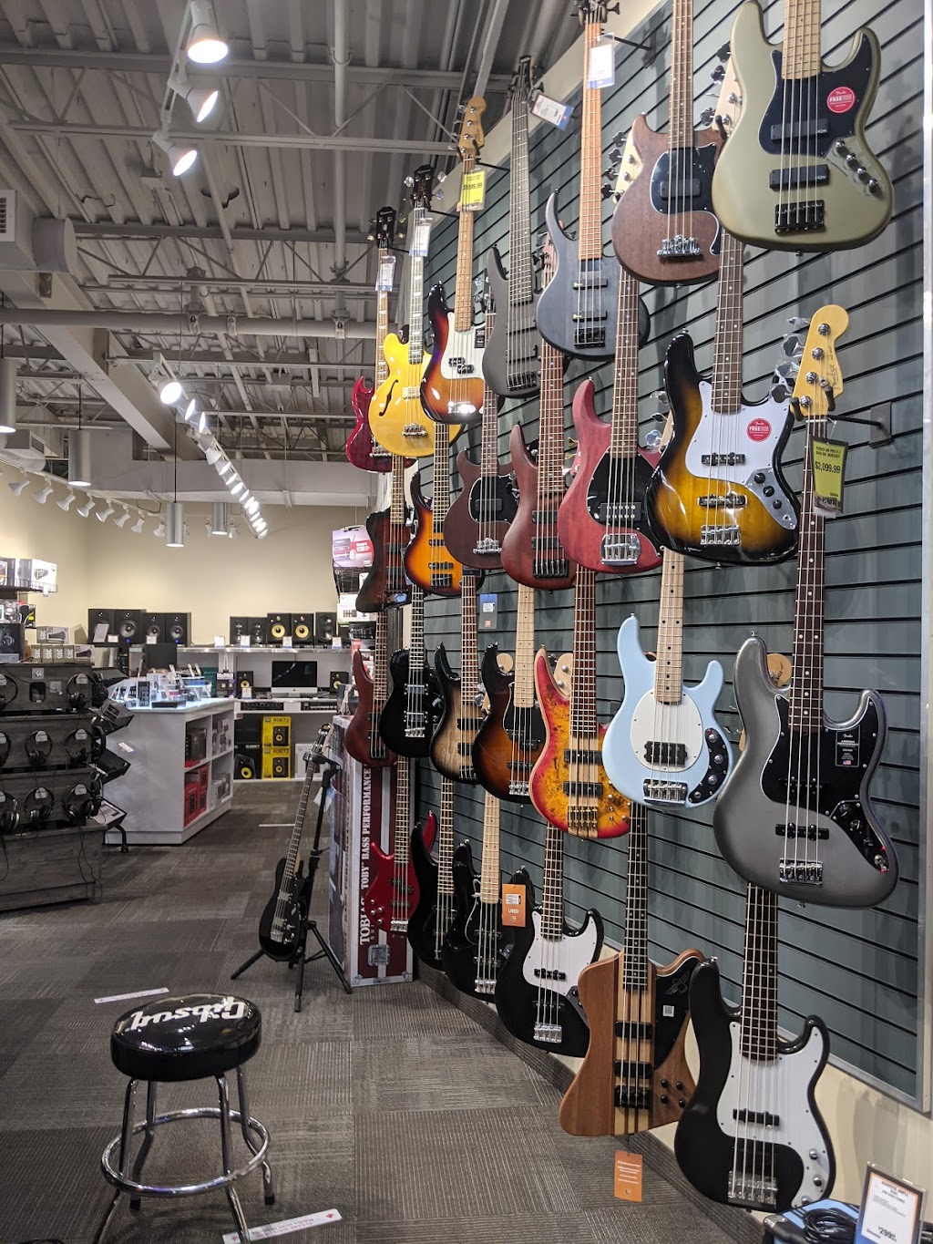 Long & McQuade Musical Instruments | 2762 Princess St, Kingston, ON K7P 2W6, Canada | Phone: (613) 384-9225