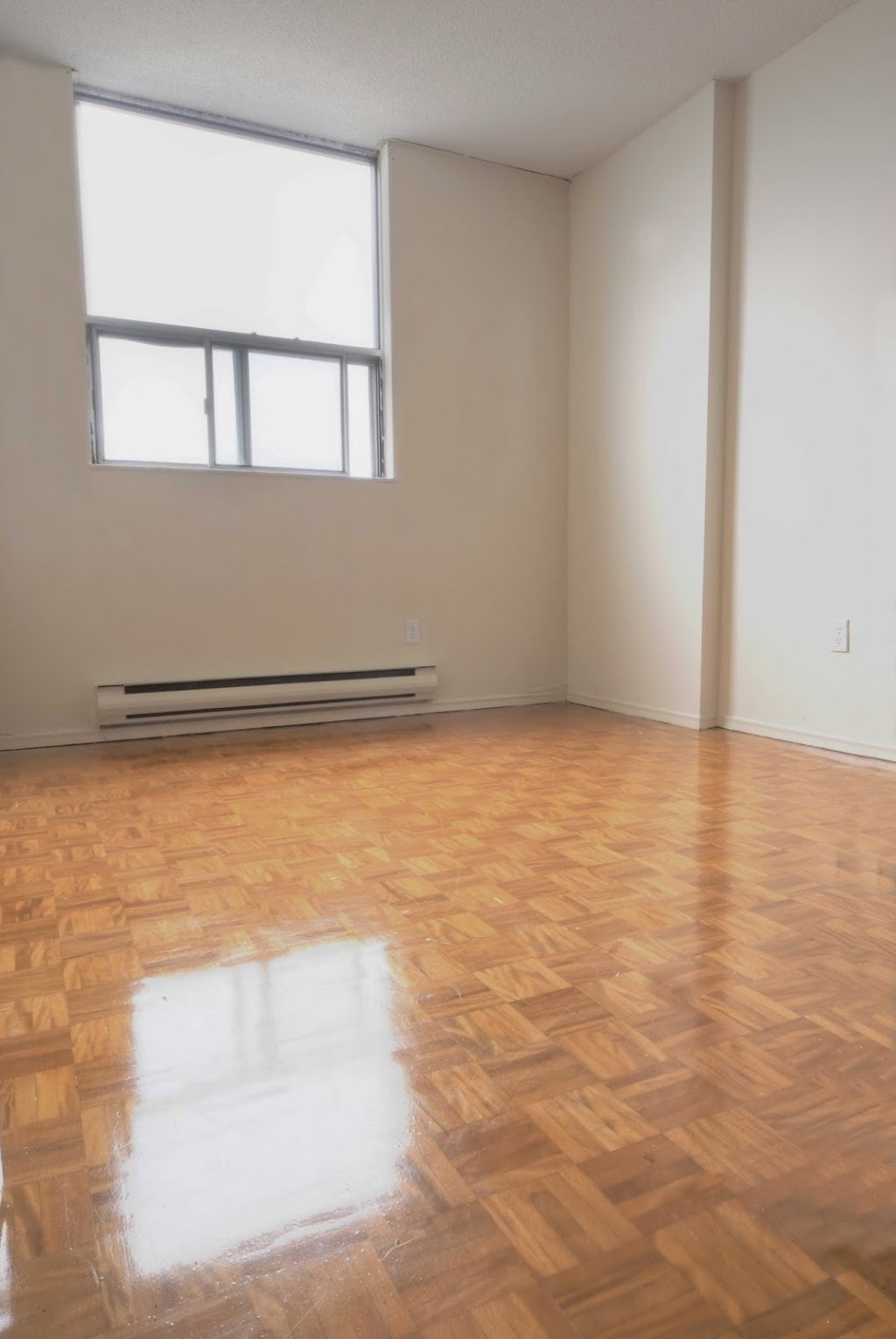 Highland Towers Apartments | 200 White Oaks Ct, Whitby, ON L1P 1B8, Canada | Phone: (905) 668-7332