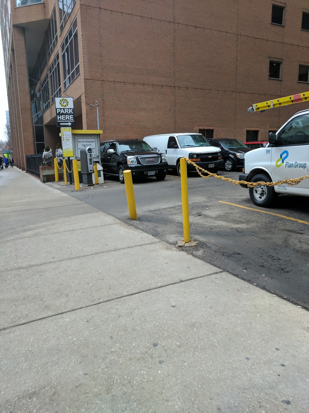 Parking for 790 Bay Street | 790 Bay St, Toronto, ON M5G 1N8, Canada | Phone: (416) 977-7592