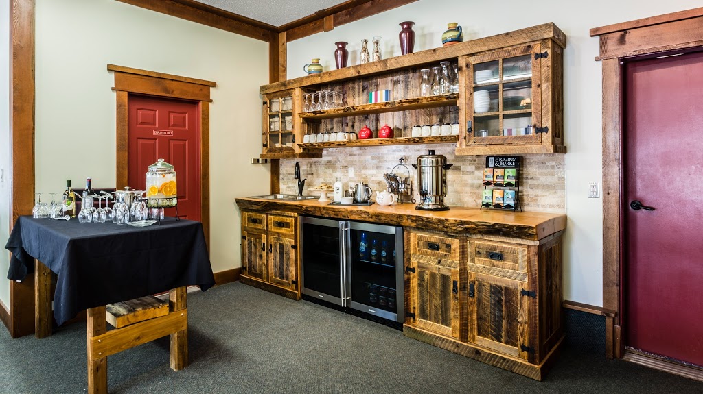 Rustlers Lodge | 32578 range road 52, Sundre, AB T0M 1X0, Canada | Phone: (403) 638-4389