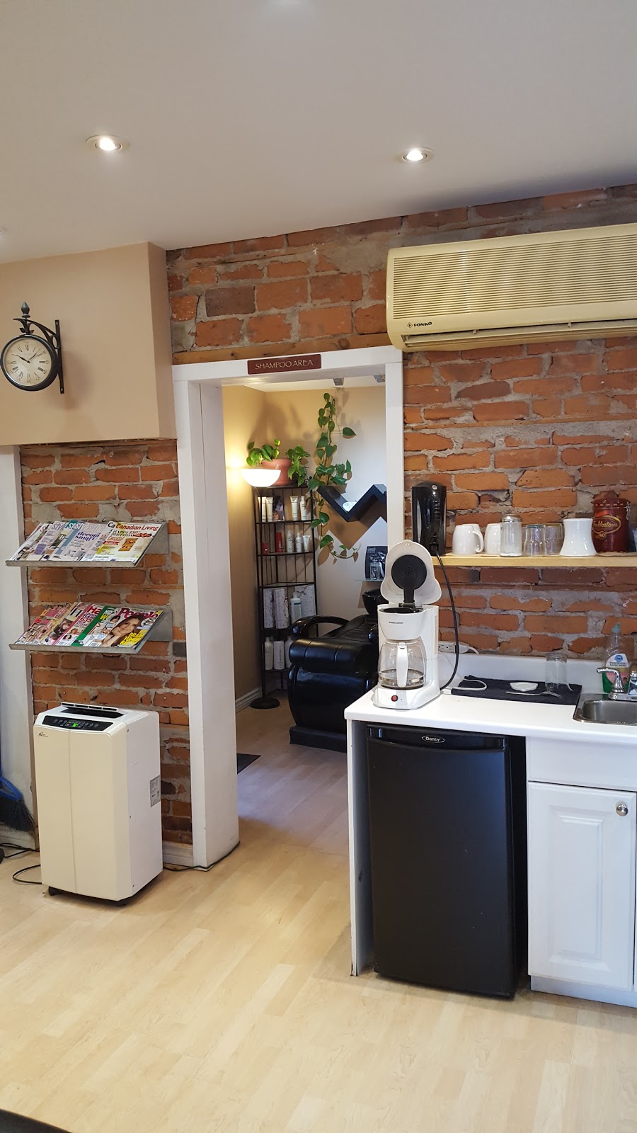 B4 n After | 608 Upper Wellington St, Hamilton, ON L9A 3P9, Canada | Phone: (905) 388-3743