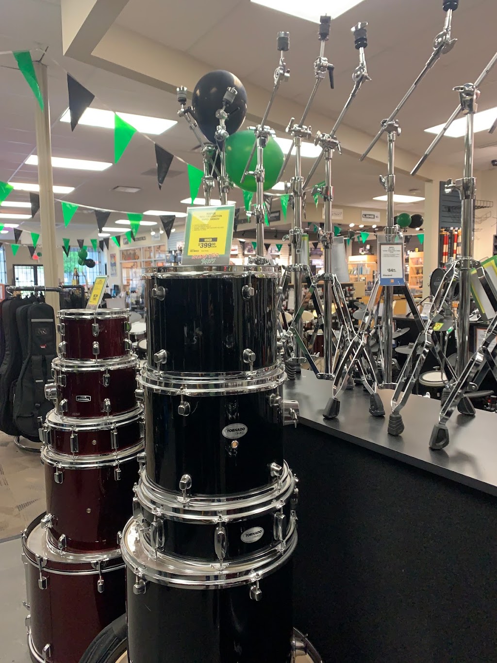 Long & McQuade Musical Instruments | 2506 Clearbrook Rd, Abbotsford, BC V2T 2Y2, Canada | Phone: (604) 556-3838