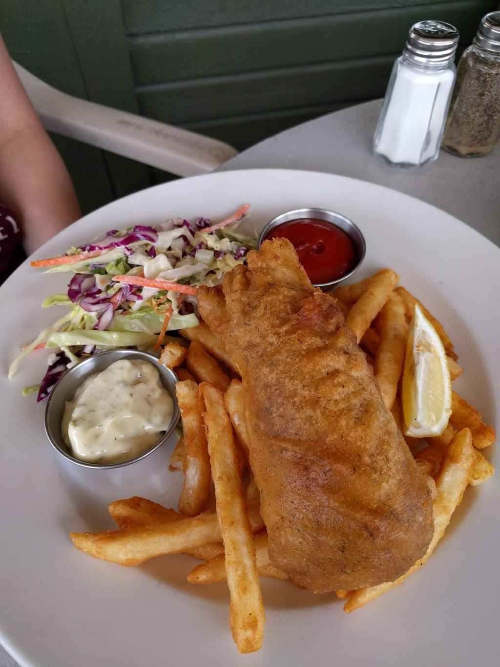 Jakes at the Lake | 109 S Shore Rd, Lake Cowichan, BC V0R 2G0, Canada | Phone: (250) 932-2221