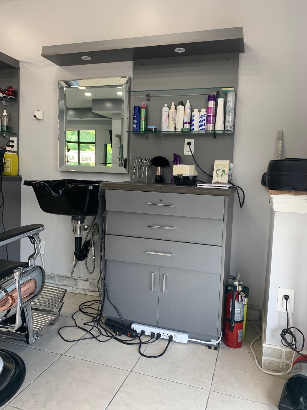 Kenny’s Hair Barber Shop | 179 Lakeshore Rd E, Mississauga, ON L5G 4T9, Canada | Phone: (905) 274-5086
