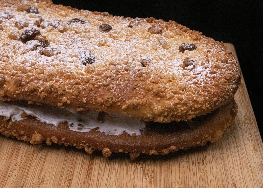 Bakery Gateau | 865 York Mills Rd #1, North York, ON M3B 1Y6, Canada | Phone: (647) 352-1611