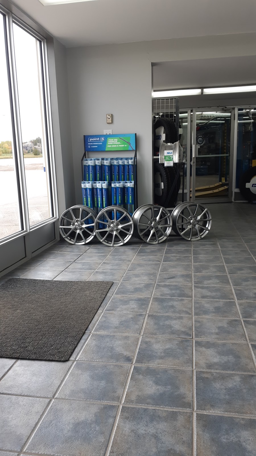 Point S - Services De Pneus Guy Dufour Ltée | 1428 Bd Marcotte, Roberval, QC G8H 2P2, Canada | Phone: (418) 275-1460
