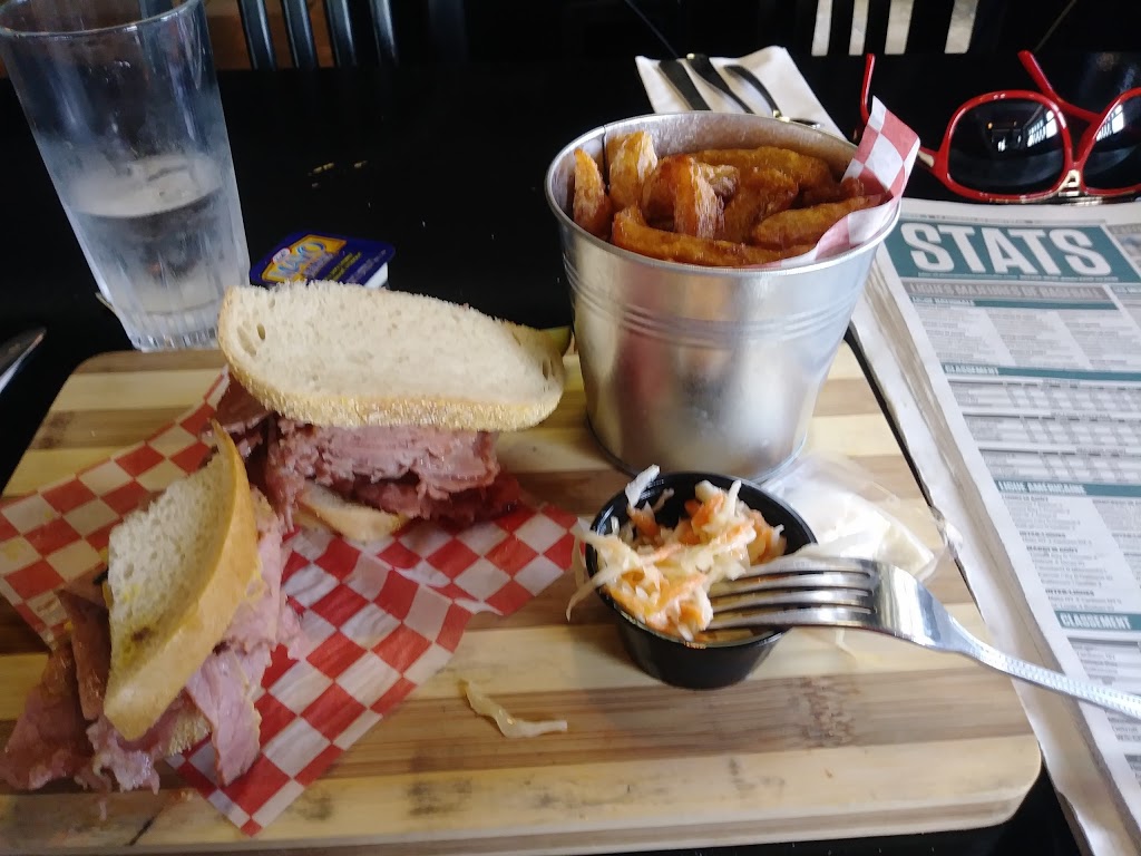 Le Célébrité | 3495 Boulevard Taschereau, Saint-Hubert, QC J4T 2G2, Canada | Phone: (450) 678-5050